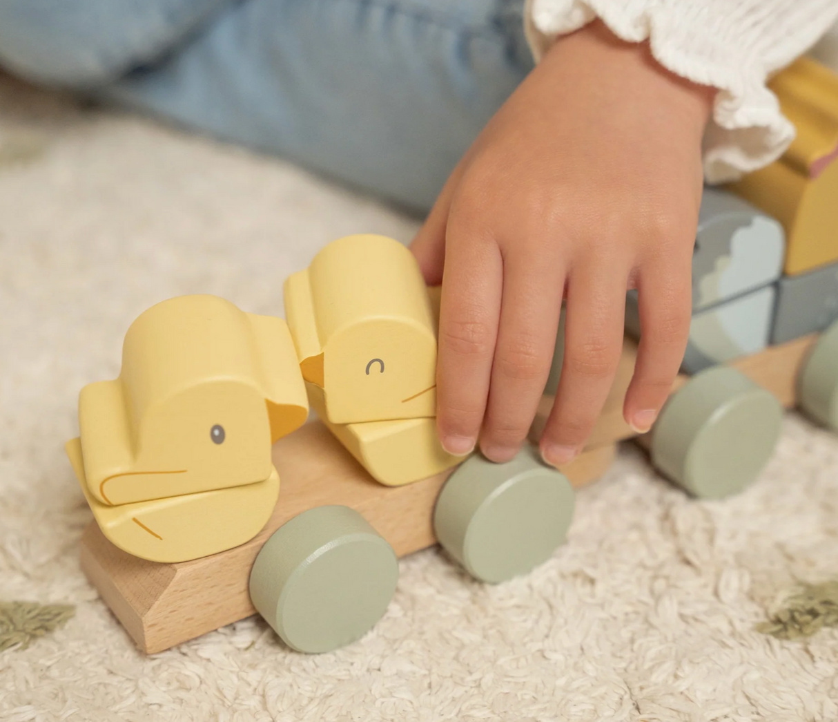 Stacking Train FSC - Little Farm Chicken