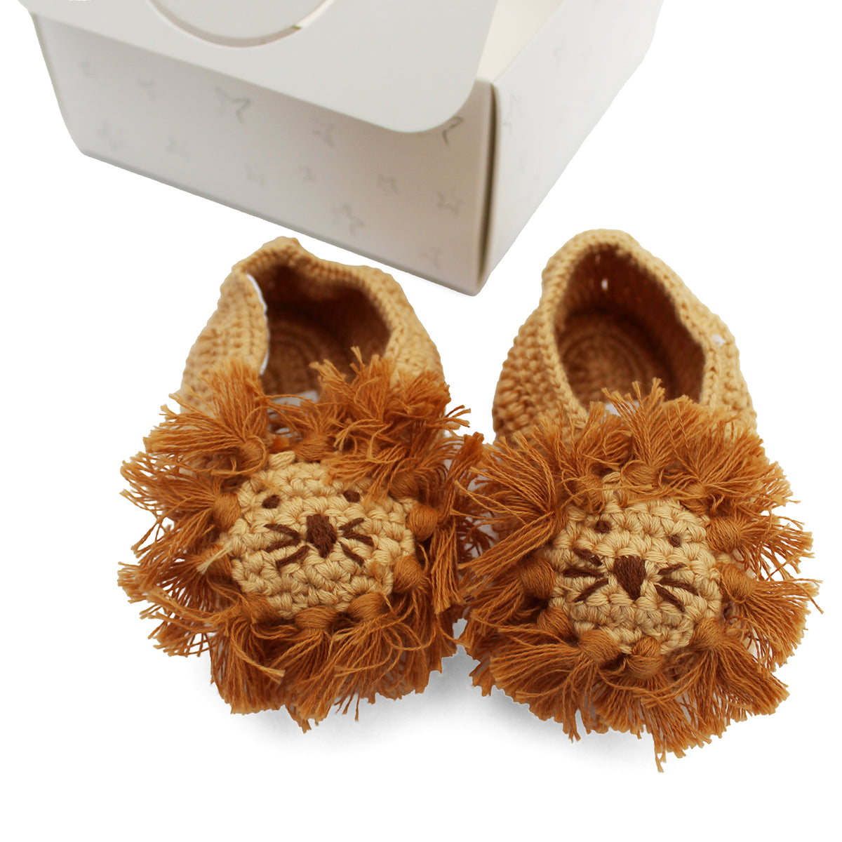 Albetta Crochet Lion Baby Booties - detailed lion face with fluffy golden mane in warm golden tones