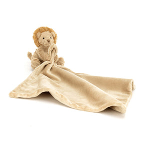 A plush toy depicting a lion with a beige mane and cream-brûlé fur, holding and cuddling a beige soother blanket