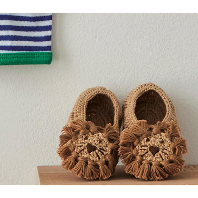 Albetta hand-crocheted lion baby booties in soft cotton